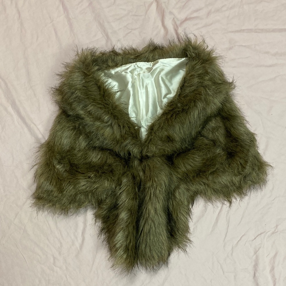 Elegant Faux Fur Shawl in Brown